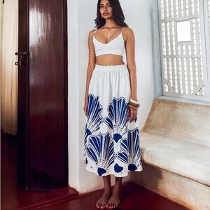 Beyond by Vera 1272 Amber Skirt
VENUS NAVY New L